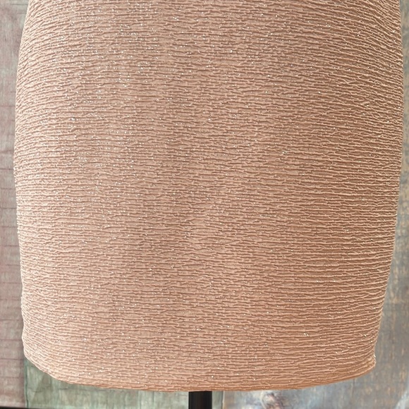 - In excellent condition Woman’s City Triangles dress. Size is 9. - Picture 6 of 16